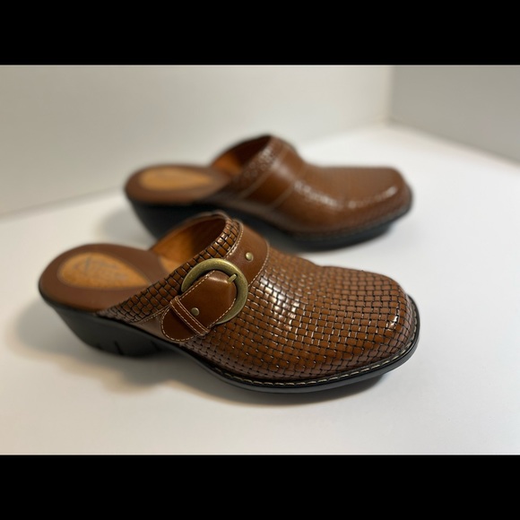 Clarks Artisan Collection Beige Leather Mule Slip-on Heel Shoe Women Size 8M - Picture 9 of 16